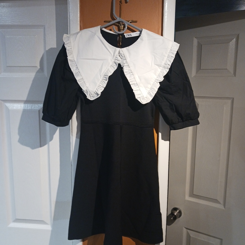 Zara Women's Black And White 'Peter Pan' Collared Dress. Size S